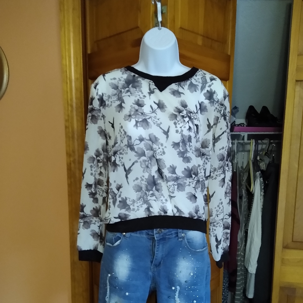 Blouse black and white floral